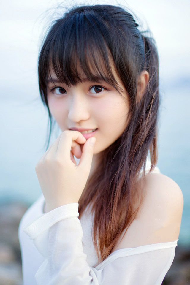 “主公有令，前益州牧刘璋，虽然在任期间，尸位素餐，滋生民怨，但念其乃汉室宗亲，削去其益州牧之职，保留其爵位，令到之日，随骠骑卫返回洛阳，出任尚书令一职，另，前益州守将张任忠肝义胆，忠勇有加，擢升为荡寇将军，领益州兵马，辅佐少主，保卫益州。”说完，雄阔海从一名骠骑卫手中接过一枚将印，扭头看向众人：“谁是张任，上前接印！”